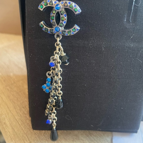 Chanel 19A Earrings - Picture 8 of 8